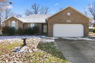 1604 E Lee St, Republic, MO 65738