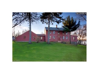 694 Pine Dr, Lake Milton, OH 44429