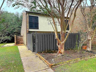 4749 Huron Dr, Pensacola, FL 32507