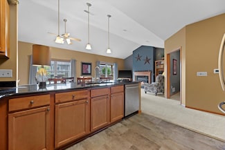 1669 New Port Vista Dr, Grafton, WI 53024
