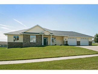 385 W Prairie Dr, Fairfax, IA 52228