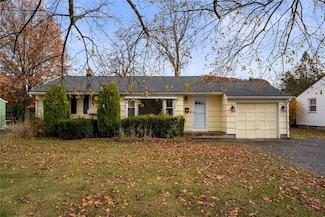 136 Ripplewood Dr, Rochester, NY 14616