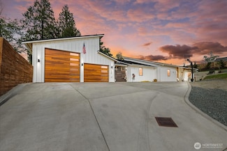 24027 Dolphin Ln, Mount Vernon, WA 98274