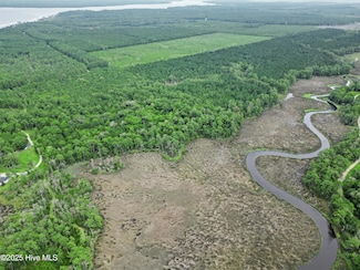 705 Sandy Point Dr, Beaufort, NC 28516