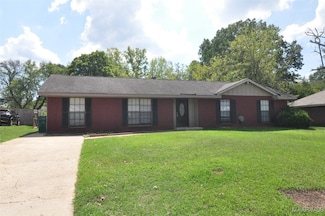 164 Camellia Ct, Millbrook, AL 36054