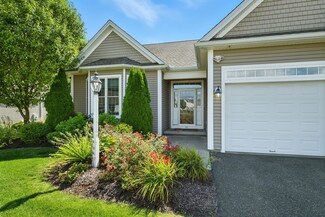 61 Fields Dr Unit 61, East Longmeadow, MA 01028