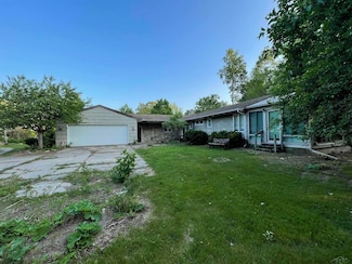 7049 Midland Rd, Freeland, MI 48623