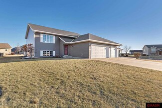 264 264 Grovebrook Cir, Mankato, MN 56001
