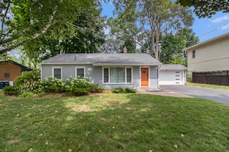 451 Brookside Dr, Ann Arbor, MI 48105