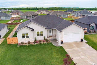 2739 Wet Stone Dr, Salina, KS 67401