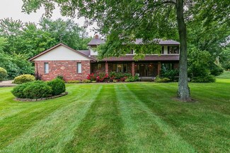 2850 Camelot Ct, Willoughby Hills, OH 44092