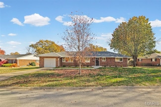 2301 Wedgewood Dr, Alton, IL 62002