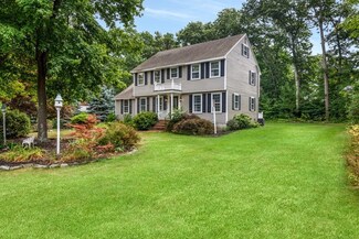 4 Sandalwood Ln, Andover, MA 01810