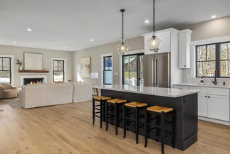 195 Amesbury Rd, Kensington, NH 03833