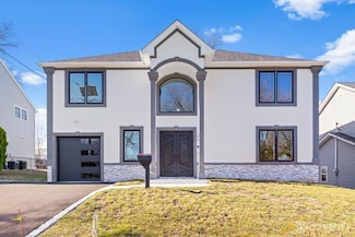 25 Windsor Rd, Edison, NJ 08817