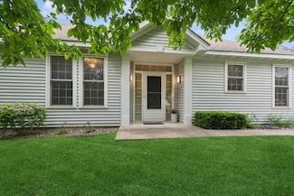 483 Meadowood Ln, Burnsville, MN 55337