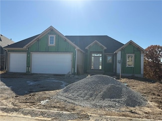 13715 NW 70 St, Parkville, MO 64152