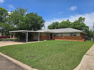 621 SW 3rd St, Moore, OK 73160