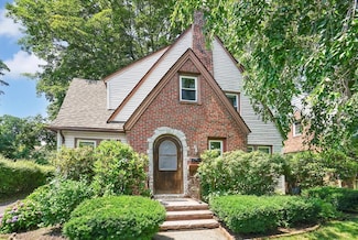 20 Bangor St, Springfield, MA 01118