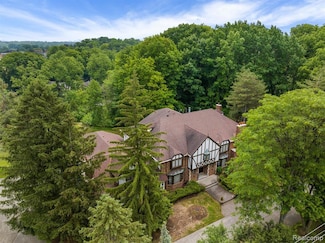 4670 Cove Rd, West Bloomfield, MI 48323