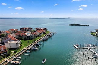 132 1st St E Unit 104, Saint Petersburg, FL 33715