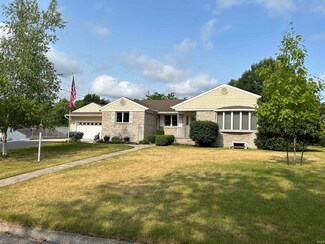 320 E Roselawn Dr, Logansport, IN 46947