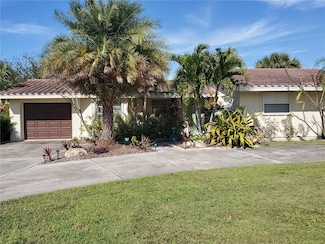 2745 Cardwell Way, Sarasota, FL 34231