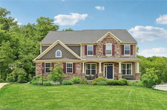 799 Firethorn Dr, Seven Hills, OH 44131