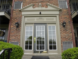 1080 Chatham Park Dr Unit F, Pittsburgh, PA 15216