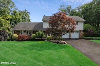 19 Meadowbrook Ln, Freehold, NJ 07728