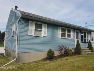 16 Mohawk Ave, Latham, NY 12110