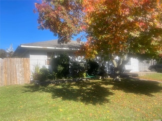 9 Dreamland St, Mastic, NY 11950