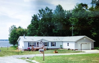 1052 Oak Ln, Pymatuning Central, PA 16424