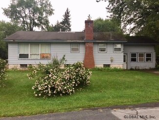 6 Loretta Ln, Castleton On Hudson, NY 12033