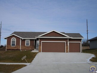 7034 SW 17th St, Topeka, KS 66615