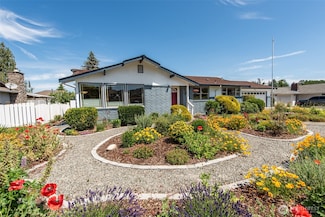 516 E Willow St, Sequim, WA 98382