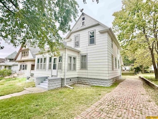 1021 6th St, Fairbury, NE 68352