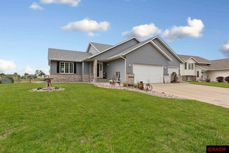 141 141 Pebble Creek Dr, Mankato, MN 56001