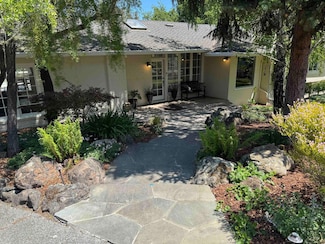 115 Toyon Ct, Woodside, CA 94062