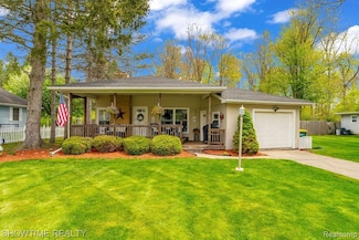2510 Brownwood Dr, Port Huron, MI 48060