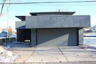 1493 Rivona Dr, Waterford, MI 48328