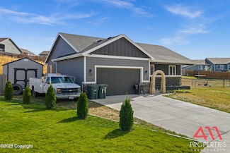 138 College Park Cir, Gillette, WY 82718
