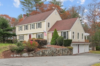 10 Woodchuck Ln, North Andover, MA 01845