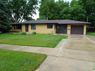 612 5th St, Sheldon, IA 51201
