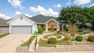 2004 Athens Ave, Kerrville, TX 78028