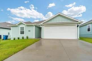307 NW Granny Smith St, Gentry, AR 72734