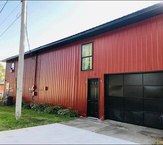 505 4th St, Delhi, IA 52223