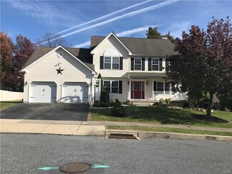 289 S Laurel Dr, Wind Gap, PA 18091