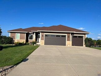 5310 NW Sterling Chase Dr, Topeka, KS 66618