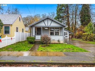 385 24th St NE, Salem, OR 97301